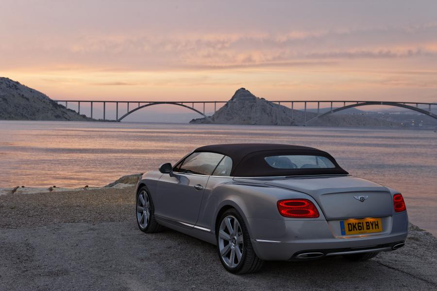  Bentley Continental GT Convertible 2011 года  (фото 29 из 37)